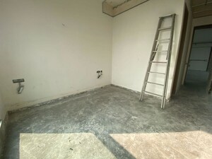 Room in 4 BHK Apartment at Prestige Jasdan Classic, Mahalaxmi – for Rent