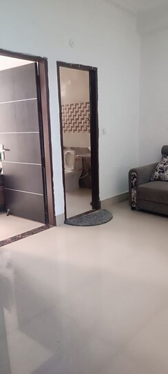 2 BHK + Servant Room Builder Floor For Rent in The Emporium