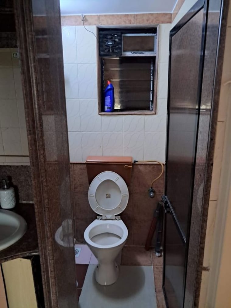 Bathroom, woodland-apartment 2 Bedroom 700 Sq.Ft. Apartment In Andheri West Mumbai 10082208