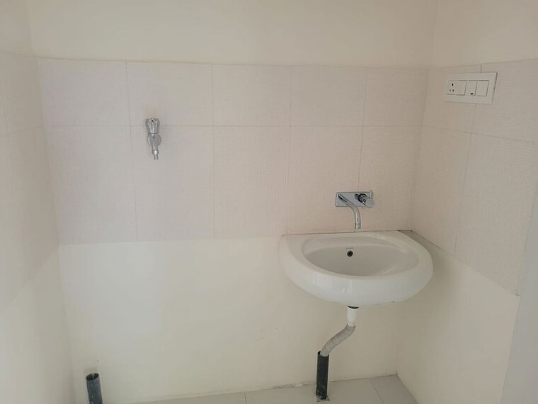 Bathroom, kwality-vrindavan-heights 3 Bedroom 1500 Sq.Ft. Apartment In Hadapsar Pune 10082179