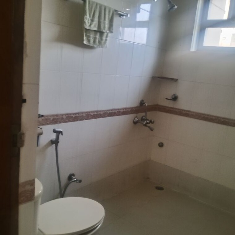 Bathroom, ardee-city-palm-grove-heights 3.5 Bedroom 1850 Sq.Ft. Apartment In Sector 52 Gurgaon 10082214