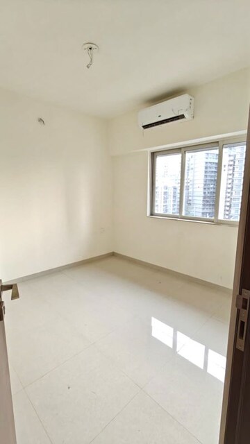 2 BHK Apartment For Rent in Lalani Velentine Apartment 1 Wing D, Malad East