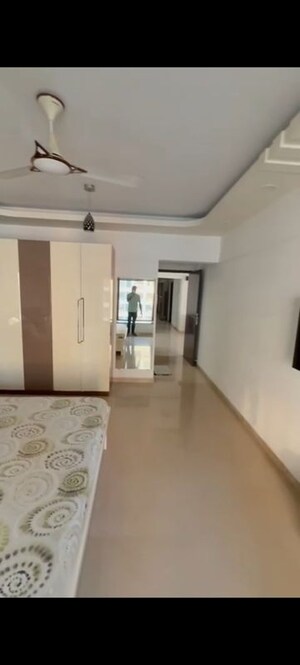 Room in 3 BHK Apartment at Godrej Waldorf, Andheri West – for Rent