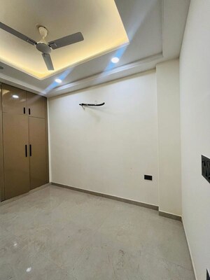 Room in 3 BHK Builder Floor at RPS Palm Drive, Sector 88 – for Rent