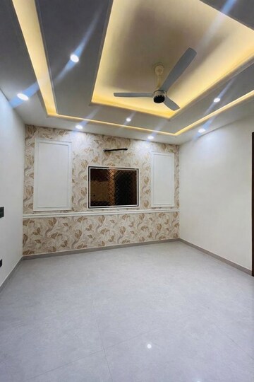 Bedroom in 3 BHK Builder Floor at RPS Palm Drive, Sector 88 – for Rent