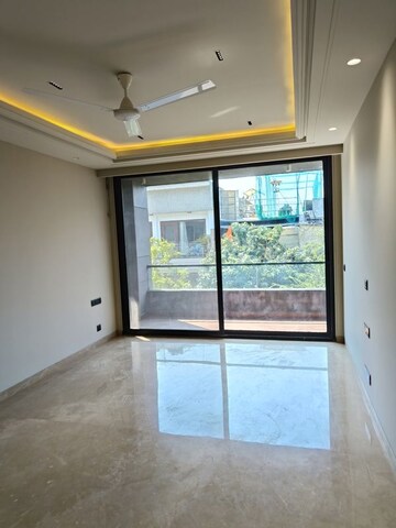 Room in 3 BHK Builder Floor at Chittaranjan Park – for Sale