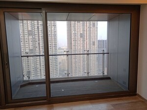 Room in 4 BHK Apartment at Lodha World Crest, Worli – for Rent