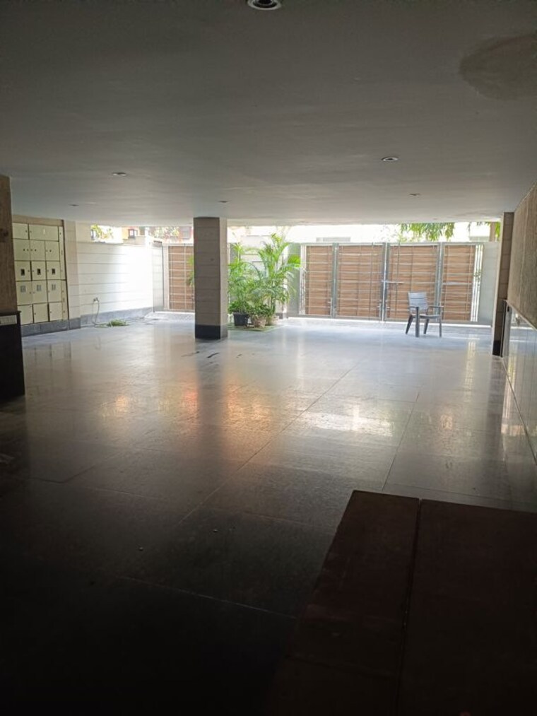 Room, friends colony 6 Bedroom 265 Sq.Yd. Independent House In Friends Colony Delhi 10082571