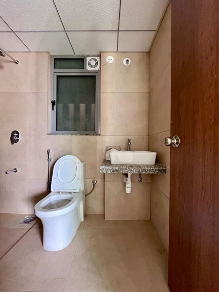Bathroom, kalpataru-immensa 2 Bedroom 761 Sq.Ft. Apartment In Kolshet Road Thane 10082626
