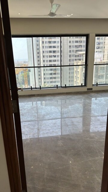 Room in 4 BHK Apartment at Ambedkar Nagar – for Rent