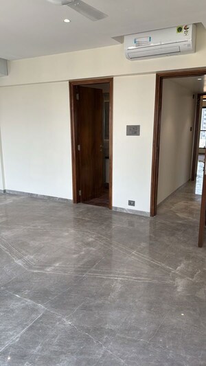 Room in 4 BHK Apartment at Ambedkar Nagar – for Rent