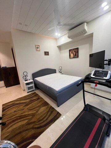 Team Area in 3 BHK Apartment at Indiabulls Blu, Worli – for Rent