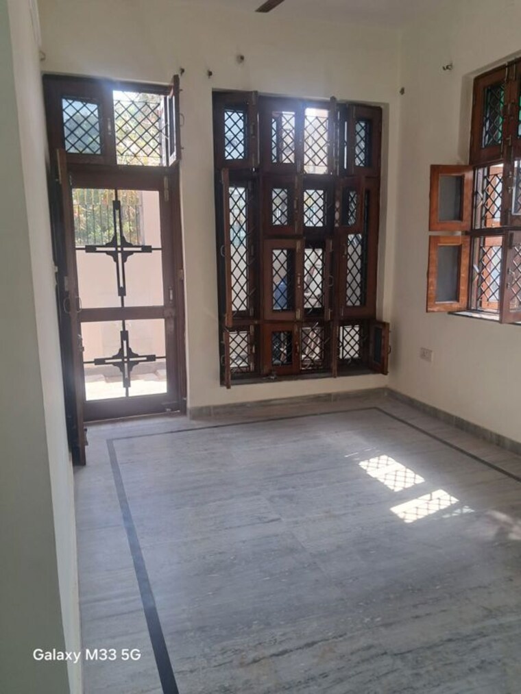 Room, sector 45 3 Bedroom 160 Sq.Yd. Independent House In Sector 45 Faridabad 10082740
