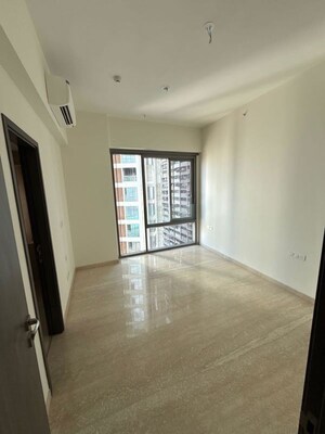 Room in 4 BHK Apartment at Piramal Mahalaxmi, Mahalaxmi – for Rent