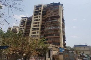 2 BHK Apartment – Exterior View View at Lokhandwala Complex - for Sale