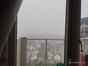 Room in 3 BHK Apartment at Unitech The Residences Gurgaon, Sector 33 – for Rent