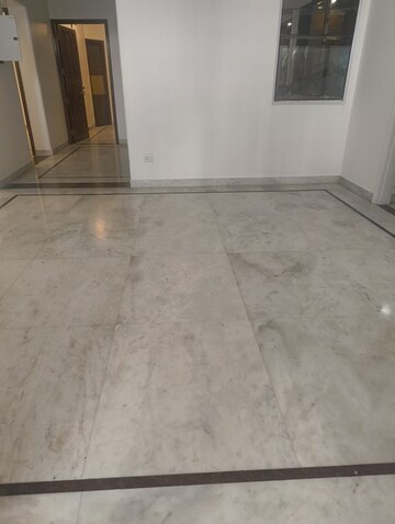 Room in 3.5 BHK Apartment at Vasant Kunj – for Sale