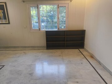 Room in 3.5 BHK Apartment at Vasant Kunj – for Sale