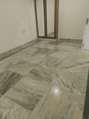 Room in 3.5 BHK Apartment at Vasant Kunj – for Sale