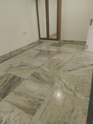 Room in 3.5 BHK Apartment at Vasant Kunj – for Sale