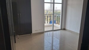 Room in 2.5 BHK Apartment at Amrapali Princely Estate, Sector 76 – for Sale