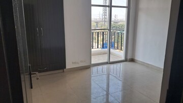 Room in 2.5 BHK Apartment at Amrapali Princely Estate, Sector 76 – for Sale