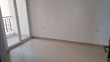 Room in 2.5 BHK Apartment at Amrapali Princely Estate, Sector 76 – for Sale