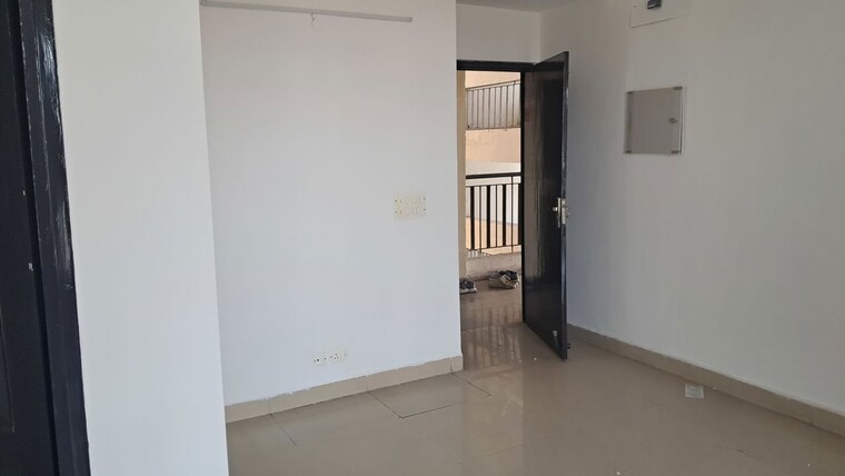 Room, amrapali-princely-estate 2.5 Bedroom 1015 Sq.Ft. Apartment In Sector 76 Noida 10082881