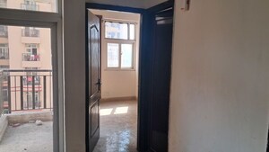 Room in 2.5 BHK Apartment at Amrapali Princely Estate, Sector 76 – for Sale