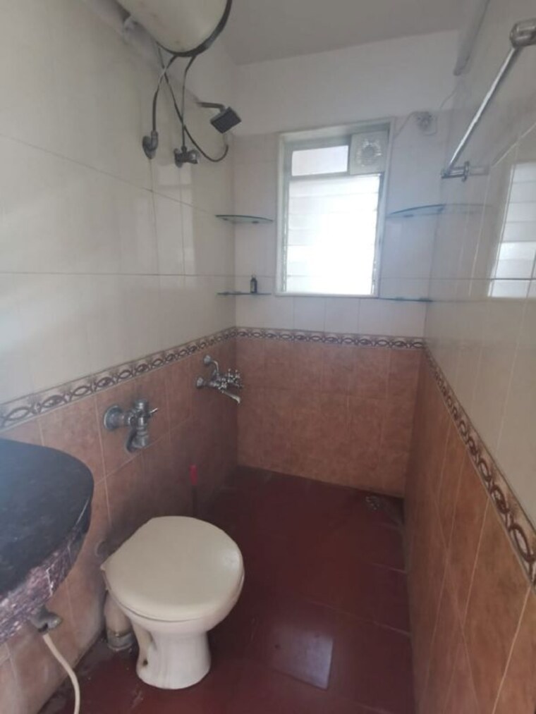 Bathroom, khar west 3 Bedroom 1100 Sq.Ft. Apartment In Khar West Mumbai 10082887