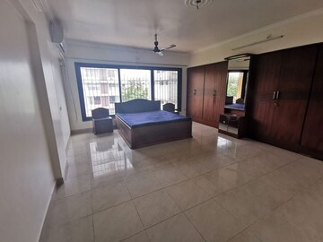 Living Room in 3 BHK Apartment at Khar West – for Rent