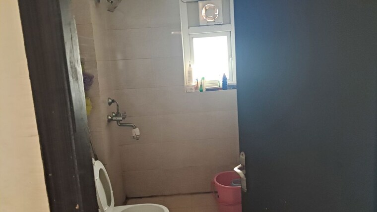 Bathroom, amrapali-silicon-city 3 Bedroom 1420 Sq.Ft. Apartment In Sector 76 Noida 10082928