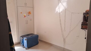 Furnished Amenities in 3 BHK Apartment at Amrapali Silicon City, Sector 76 – for Sale