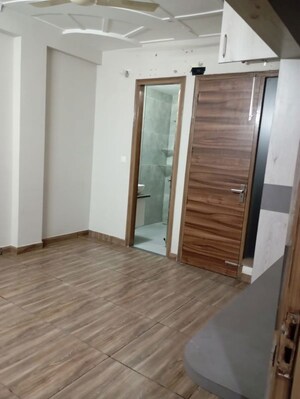 Room in 4 BHK Apartment at Unitech The Residences Sector 33, Sector 33 – for Rent