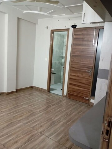 Room in 4 BHK Apartment at Unitech The Residences Sector 33, Sector 33 – for Rent