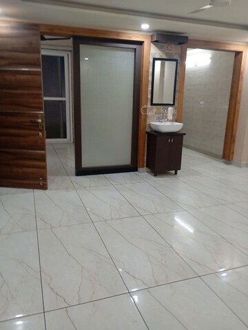Room in 4 BHK Apartment at Unitech The Residences Sector 33, Sector 33 – for Rent