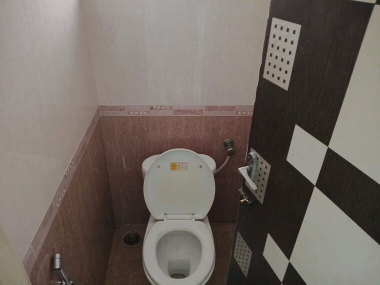 Bathroom, ramesh-hermes-heritage-phase-2 3 Bedroom 1600 Sq.Ft. Apartment In Shastrinagar Pune 10082937