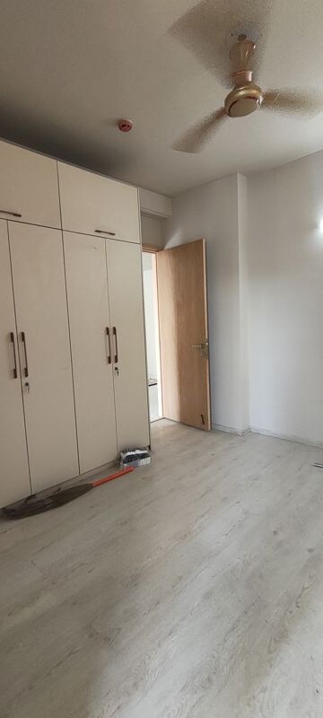 Room in 3 BHK Apartment at Sector 65 – for Rent