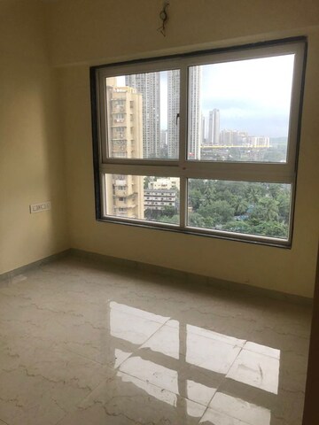 Room in 2 BHK Apartment at Yash Orion, Goregaon East – for Rent