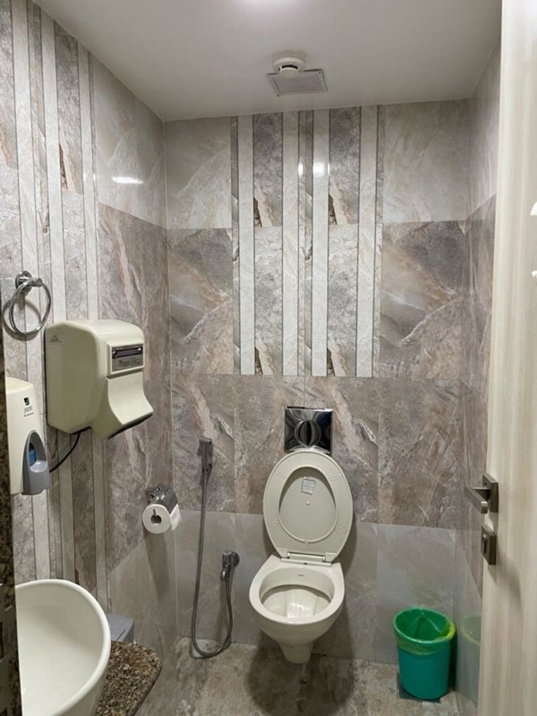 Washroom, omkar-the-summit-business-bay Commercial Office Space 600 Sq.Ft. In Andheri East Mumbai 10083062