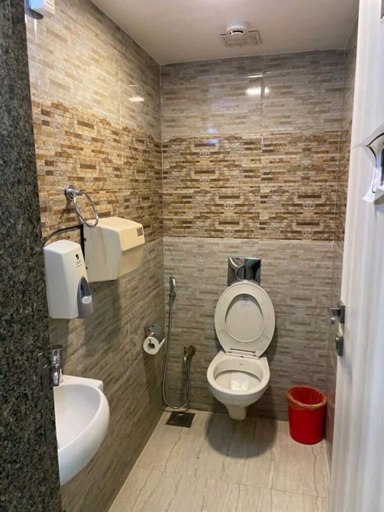 Washroom, omkar-the-summit-business-bay Commercial Office Space 600 Sq.Ft. In Andheri East Mumbai 10083062
