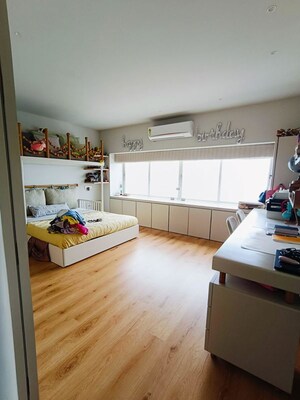 Bedroom in 3 BHK Apartment at Nepean Sea Road – for Rent