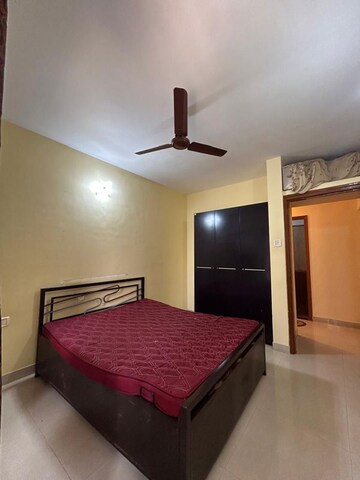 Bedroom in 2 BHK Apartment at Swapnalok Towers, Malad East – for Rent