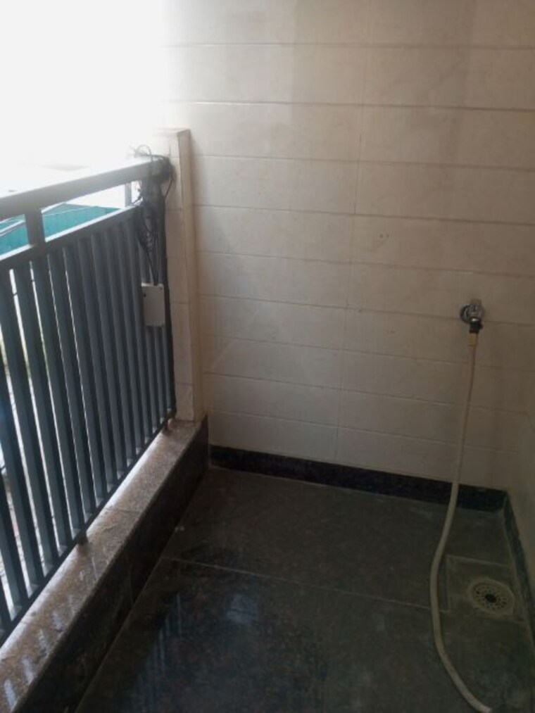 Bathroom, palam vihar extension 1 Bedroom 400 Sq.Ft. Builder Floor In Palam Vihar Extension Gurgaon 10083228