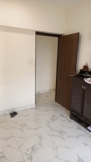 Room in 2 BHK Apartment at Raheja Ridgewood, Goregaon East – for Rent