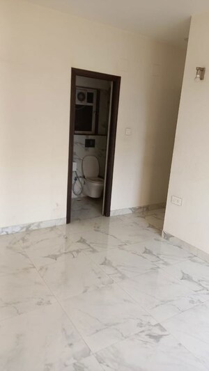 Room in 2 BHK Apartment at Raheja Ridgewood, Goregaon East – for Rent