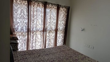 Room in 2 BHK Apartment at Raheja Ridgewood, Goregaon East – for Rent