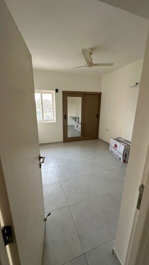 Room in 2 BHK Apartment at Casagrand Boulevard, Hennur Road – for Rent