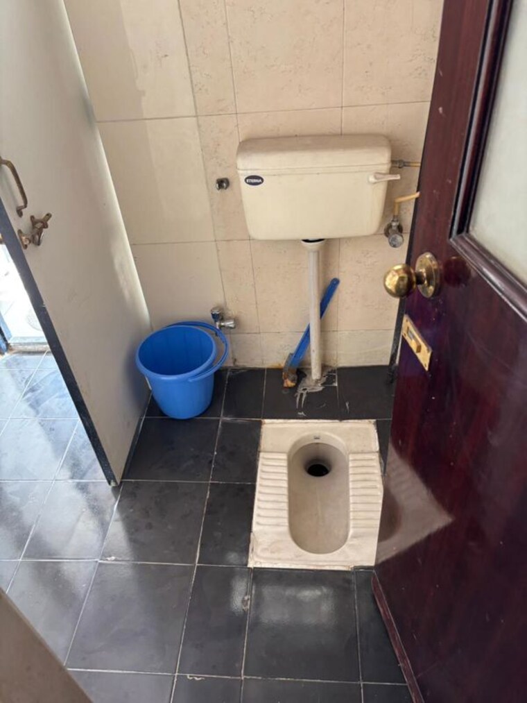 Bathroom, ganga-satellite 3 Bedroom 1500 Sq.Ft. Apartment In Wanwadi Pune 10083260