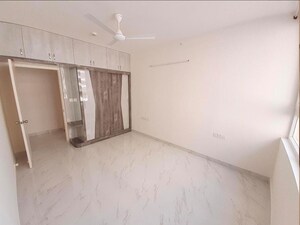 Room in 2 BHK Apartment at Mantri Lithos, Thanisandra – for Rent